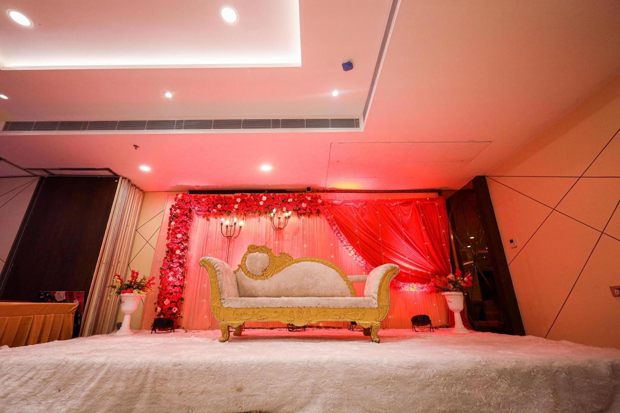 Hotel The Royal Legacy Lucknow Esterno foto