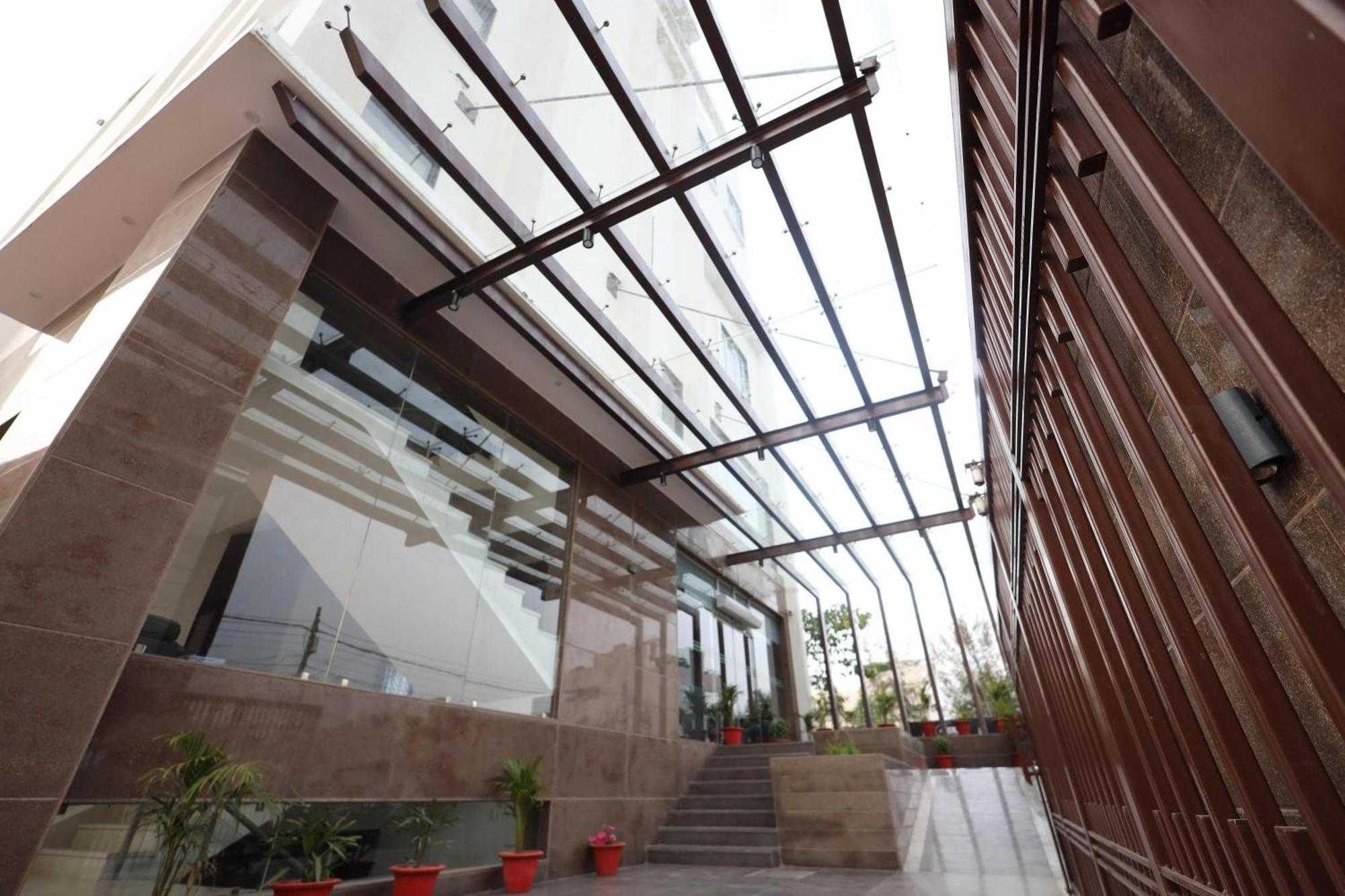 Hotel The Royal Legacy Lucknow Esterno foto