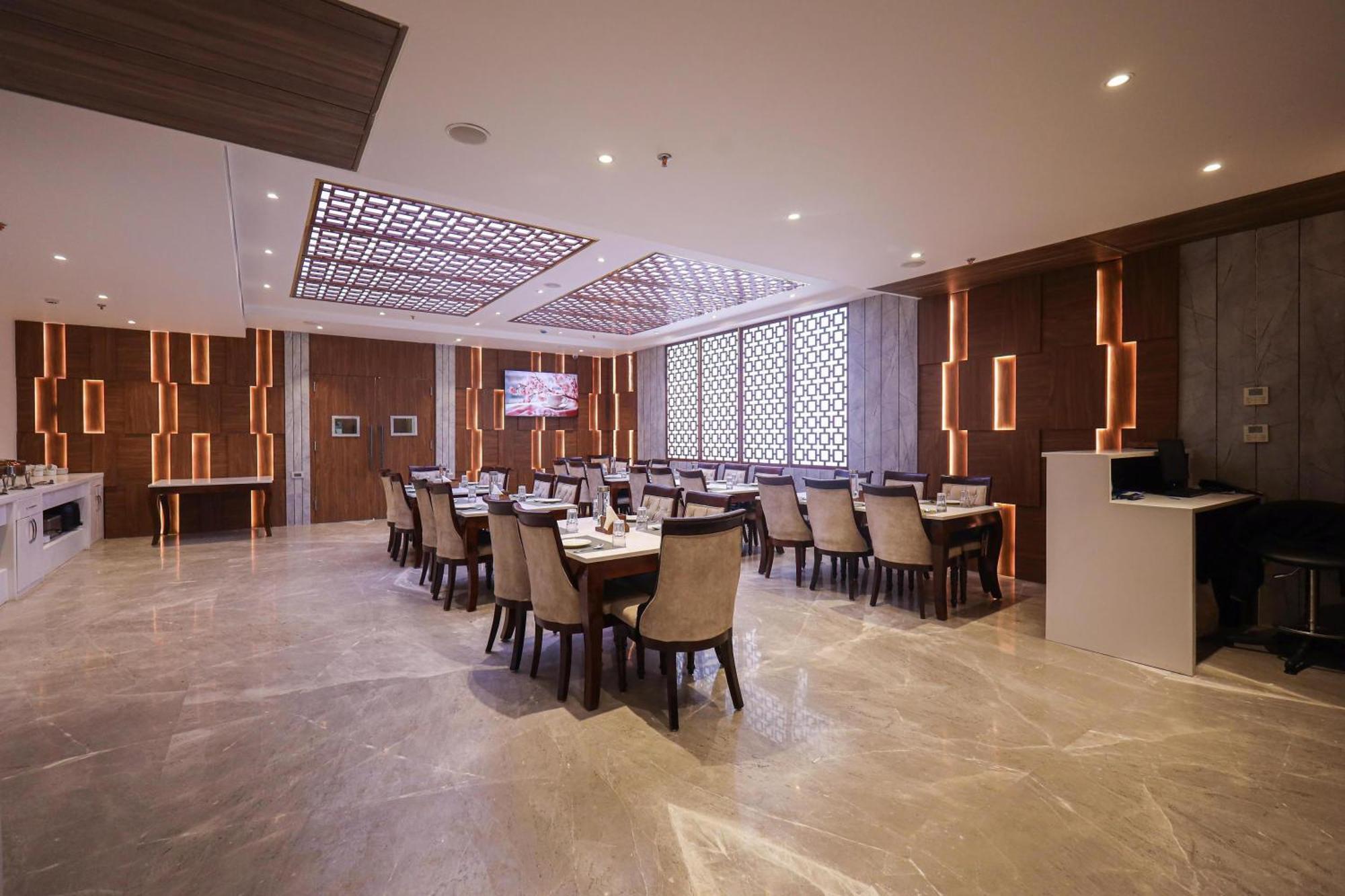 Hotel The Royal Legacy Lucknow Esterno foto