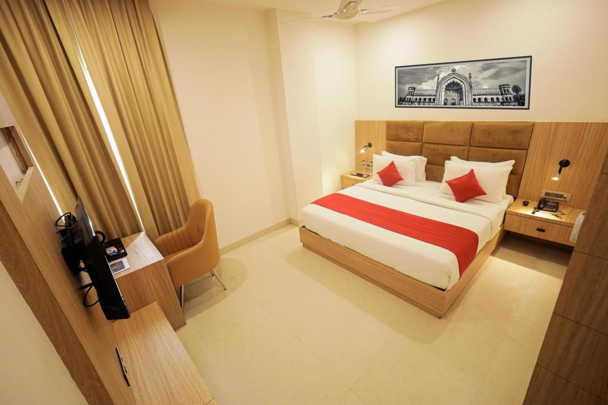 Hotel The Royal Legacy Lucknow Esterno foto