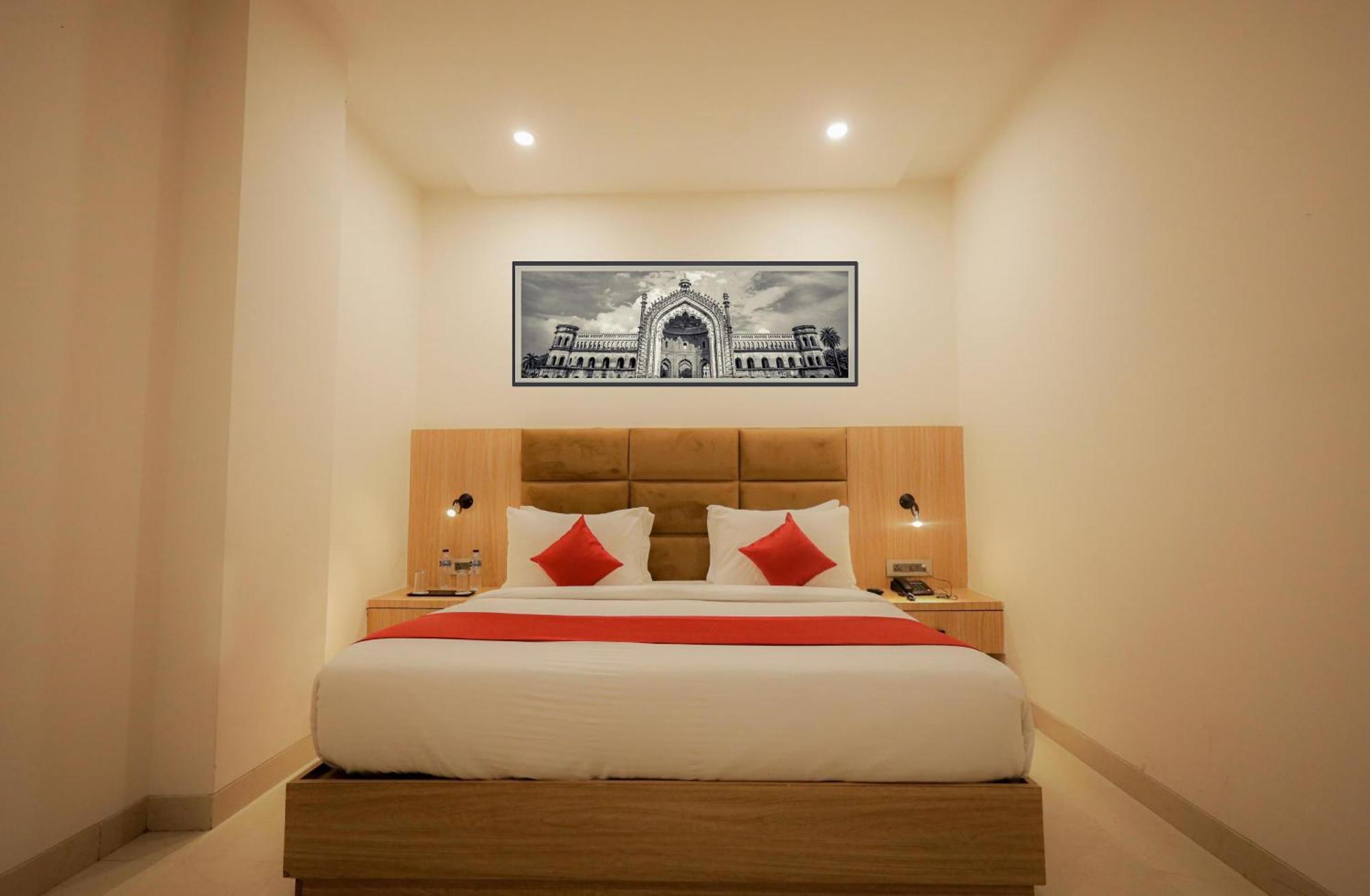 Hotel The Royal Legacy Lucknow Esterno foto
