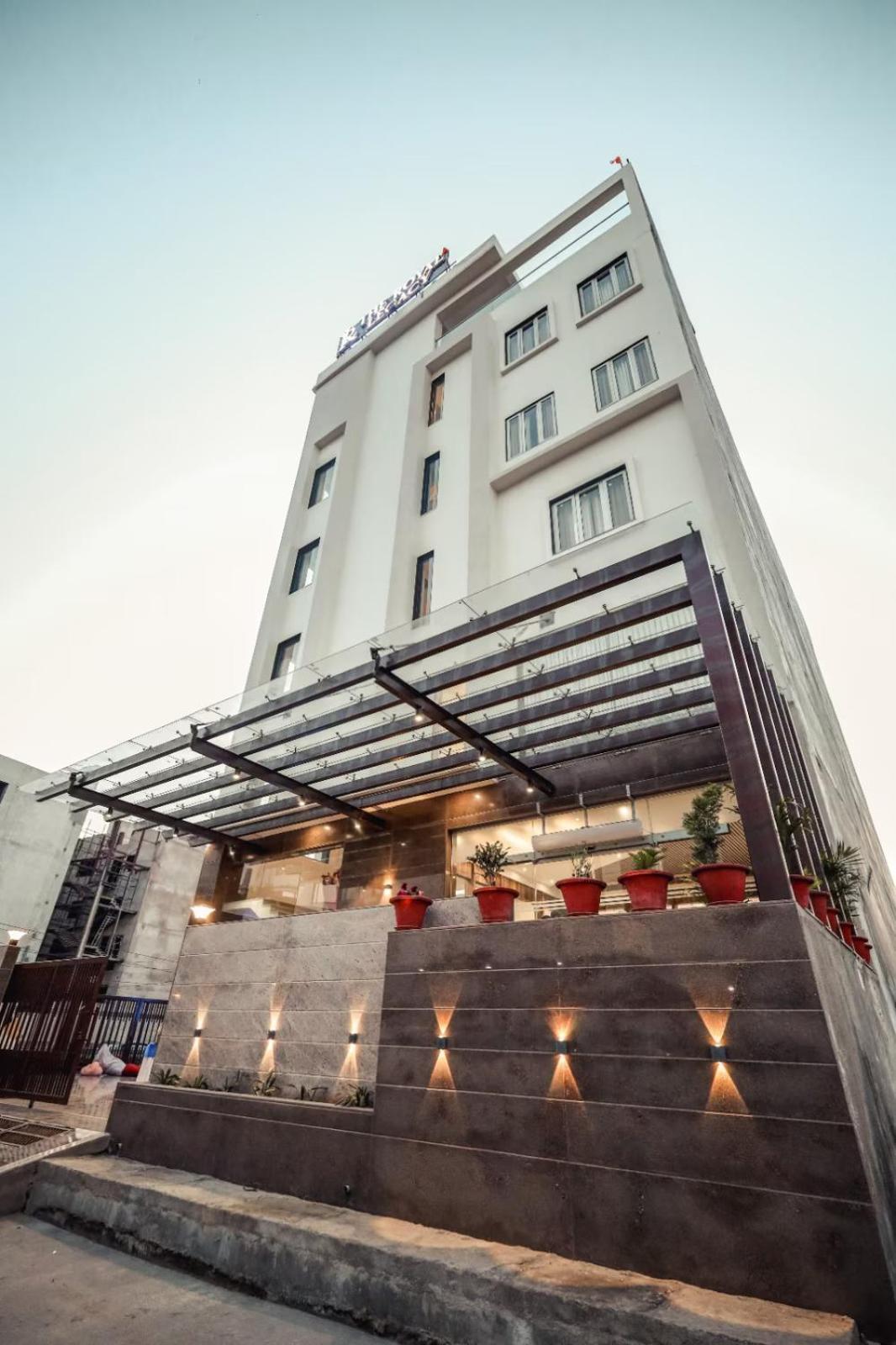 Hotel The Royal Legacy Lucknow Esterno foto