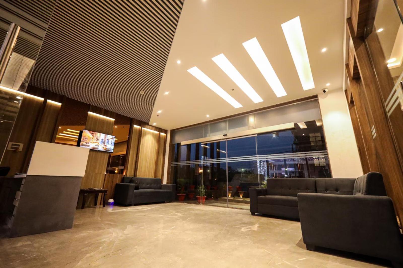 Hotel The Royal Legacy Lucknow Esterno foto