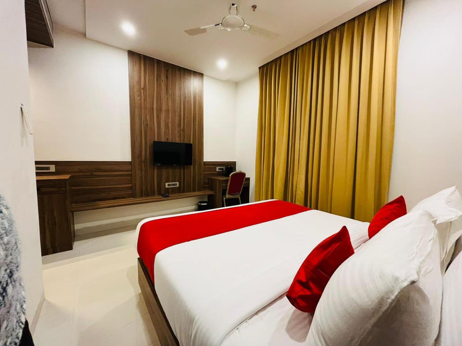 Hotel The Royal Legacy Lucknow Esterno foto