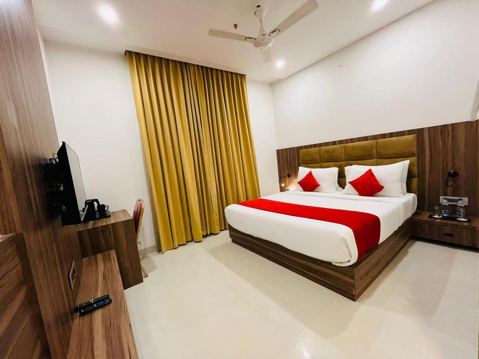 Hotel The Royal Legacy Lucknow Esterno foto