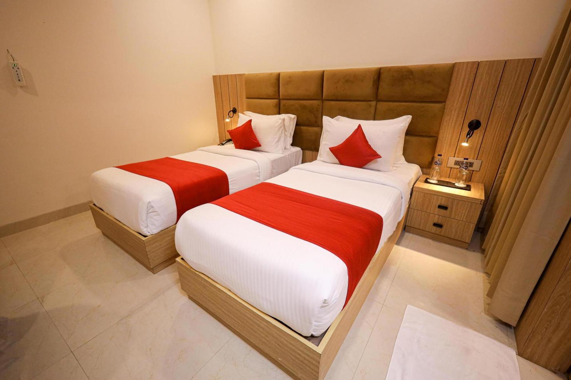 Hotel The Royal Legacy Lucknow Esterno foto