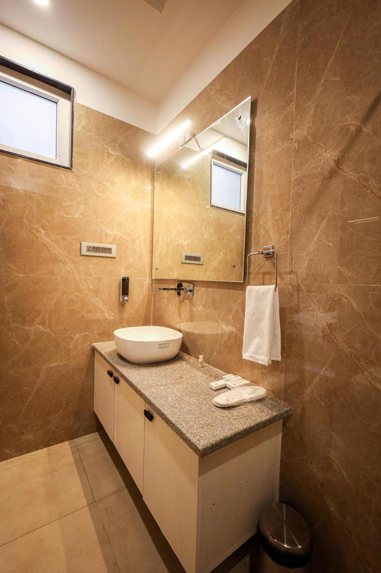 Hotel The Royal Legacy Lucknow Esterno foto