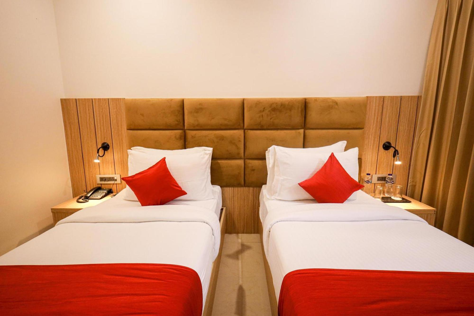 Hotel The Royal Legacy Lucknow Esterno foto